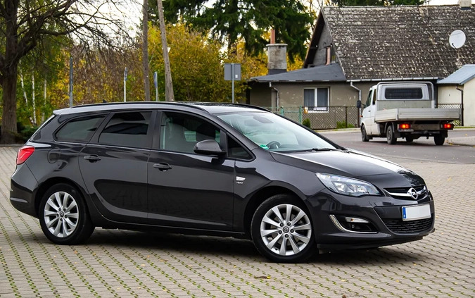 Opel Astra cena 26900 przebieg: 210000, rok produkcji 2013 z Nisko małe 562